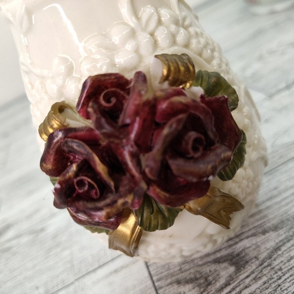 Porcelain Bud Vase 3D Red Roses Gold Trim Cottagecore Ivory Weave 5" Tall Floral - Picture 5 of 10
